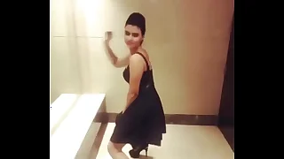 Indian Girls Give someone a once-over Dance 2017.MP4